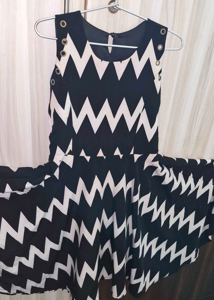 Chic Black &amp; White Dress