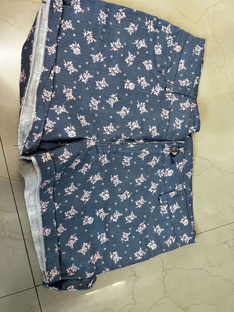 floral shorts