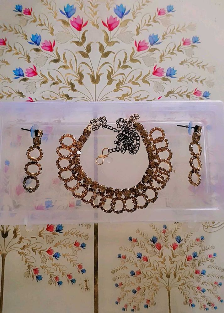 🔥SALE🔥 Beautiful Rhinestone Gold Necklace