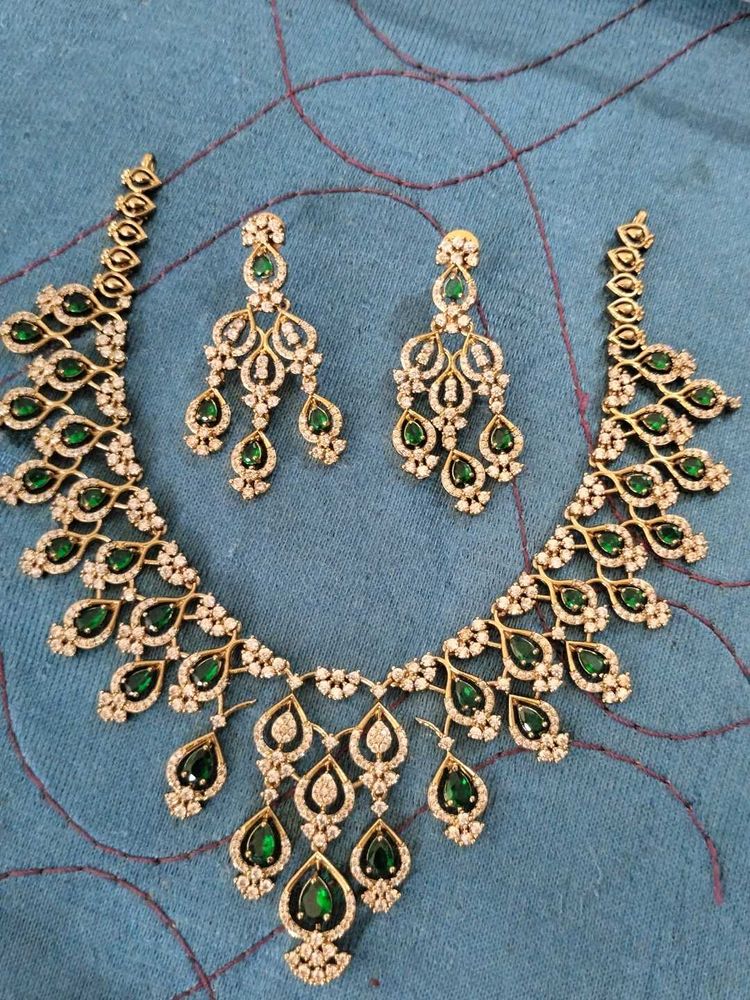 Exquisite Emerald &amp; Diamond Necklace Set