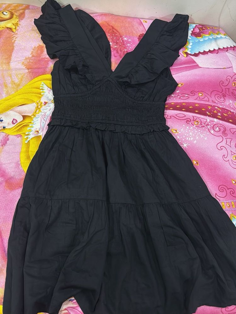 Chic Black Ruffle V-Neck Dress