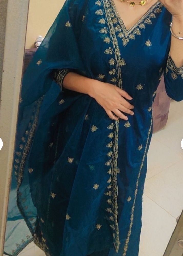 Beautiful Teal Embroidered Kurta Set (XXL)