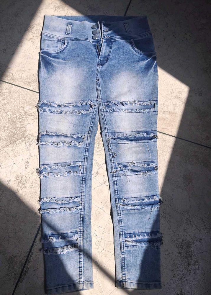 Blue Distressed Denim Jeans combo