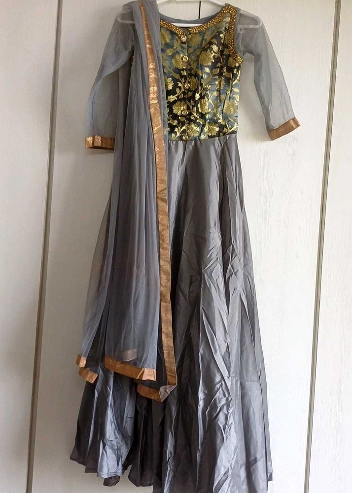 Elegant Grey ethnic gown with Kundan work