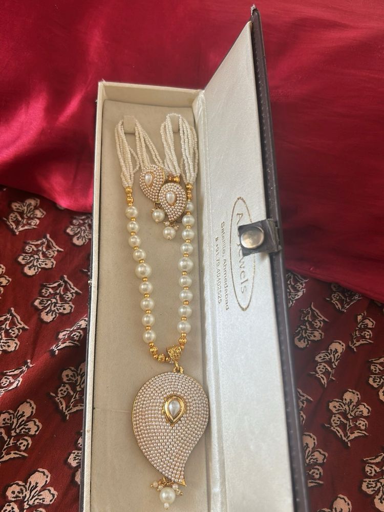 Elegant Pearl Necklace &amp; Earring Set