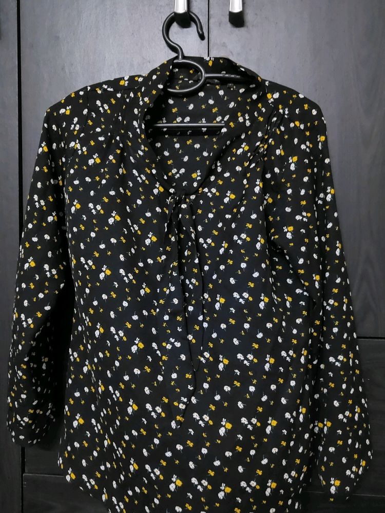 Black Floral Vanhuesen Formal Top
