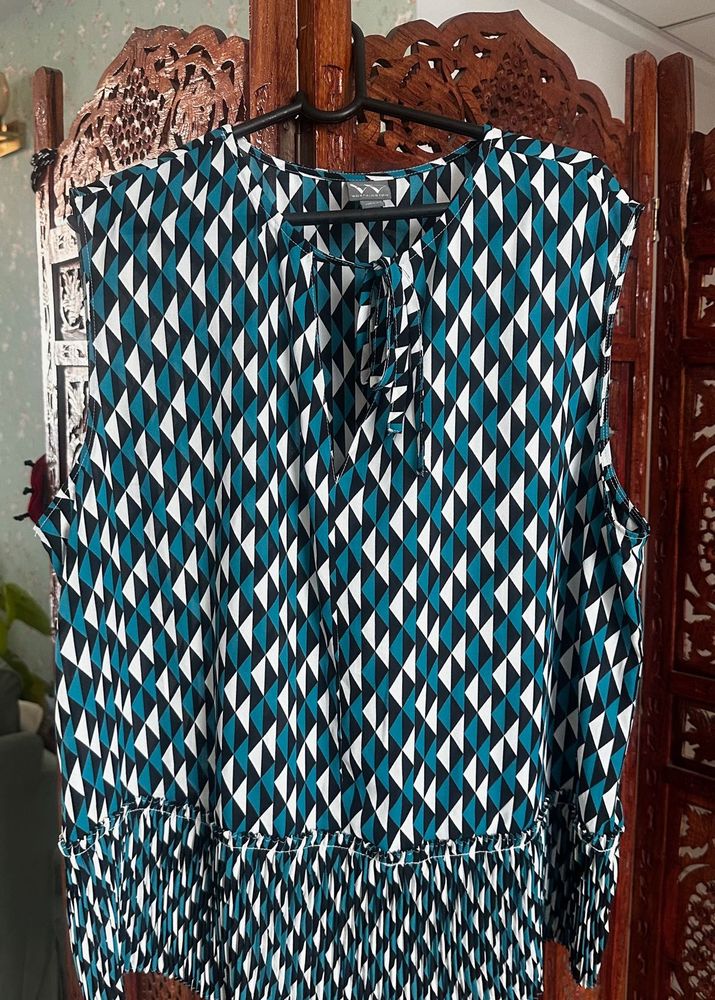 Geometric Print Sleeveless Tunic Top