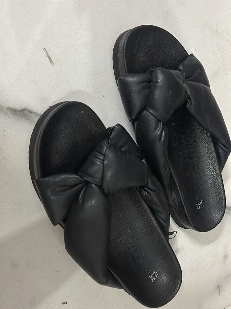 Chic Black Bow Slides