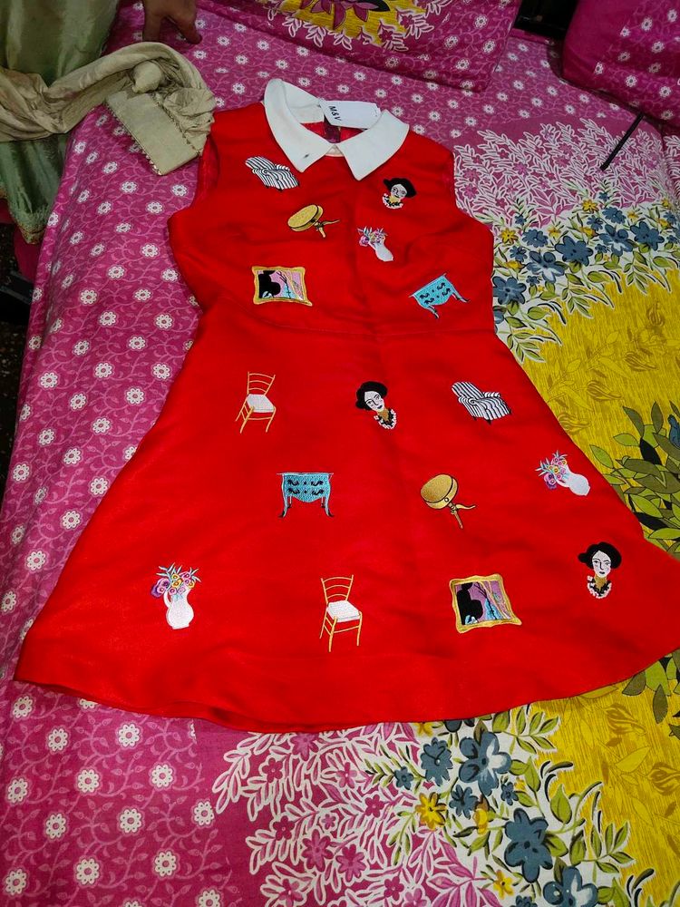 women dress with tags