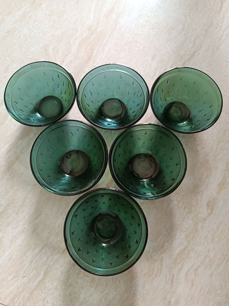 Small Glass Serving Bowls. (set of 6)