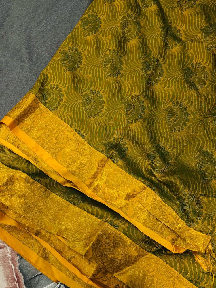 Elegant Green &amp; Gold Patterned Saree