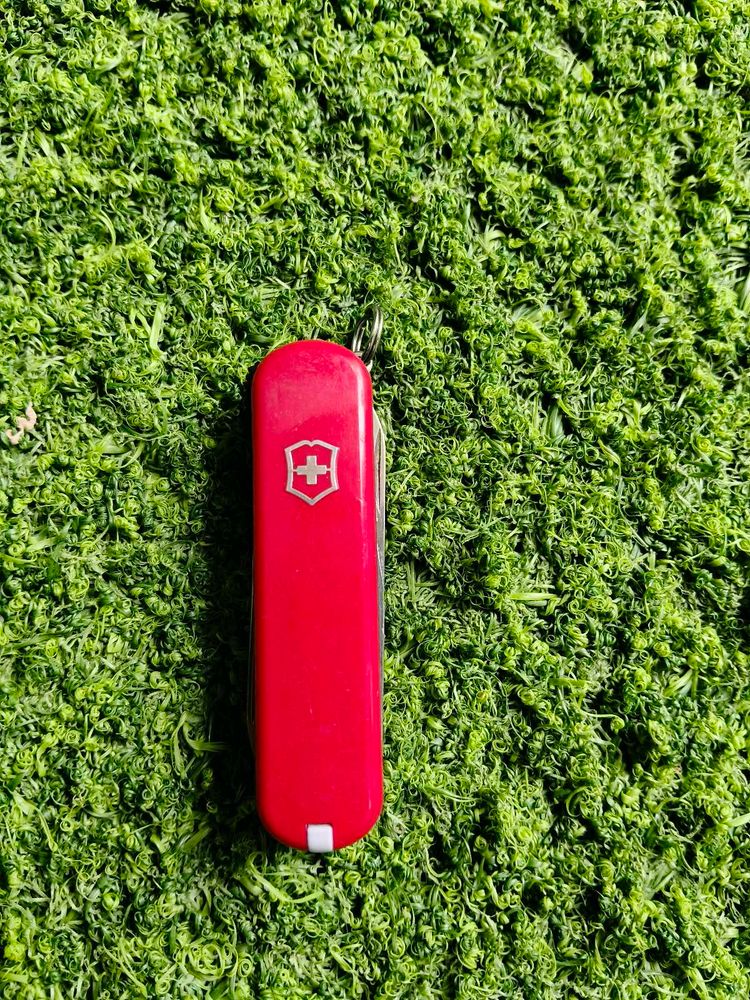 Victorinox Swiss Army Pocket Knife –Red Multi-Tool