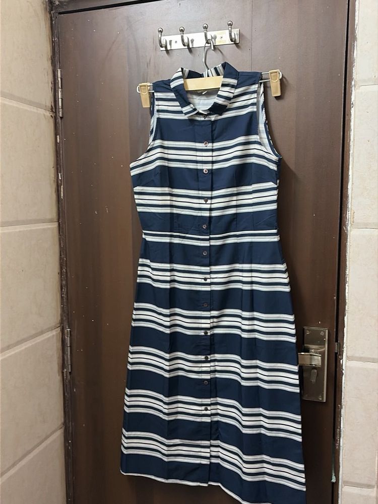 Chic Striped Sleeveless Button-Down Dress