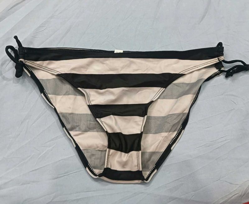😍 Striped Bikini Bottom
