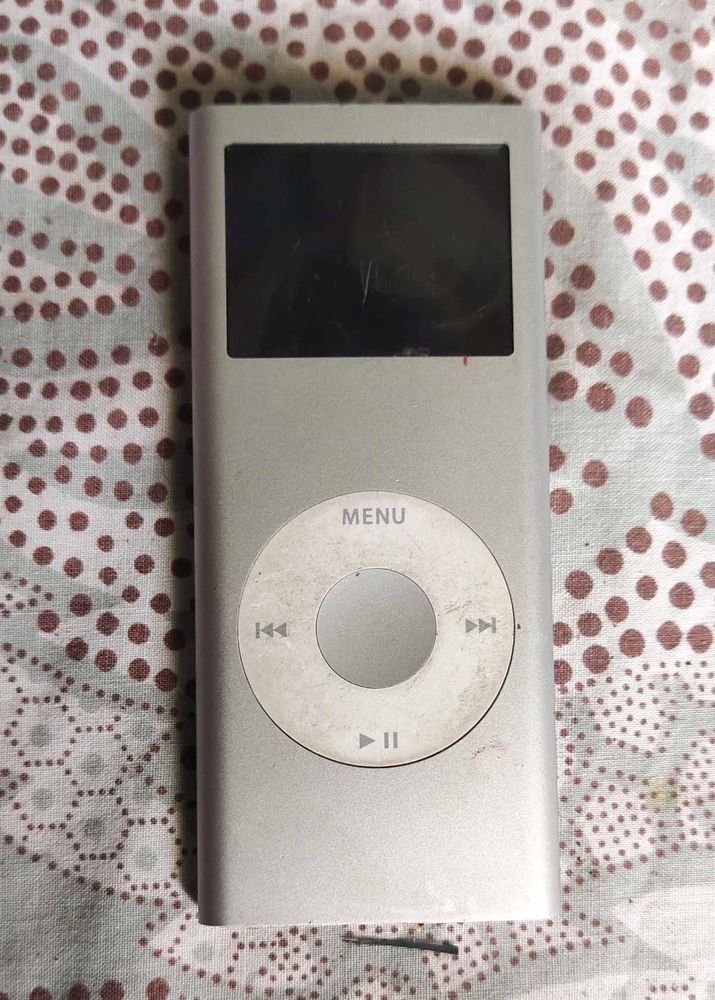 Apple iPod Classic Silver Portable 2gb MP3 Player