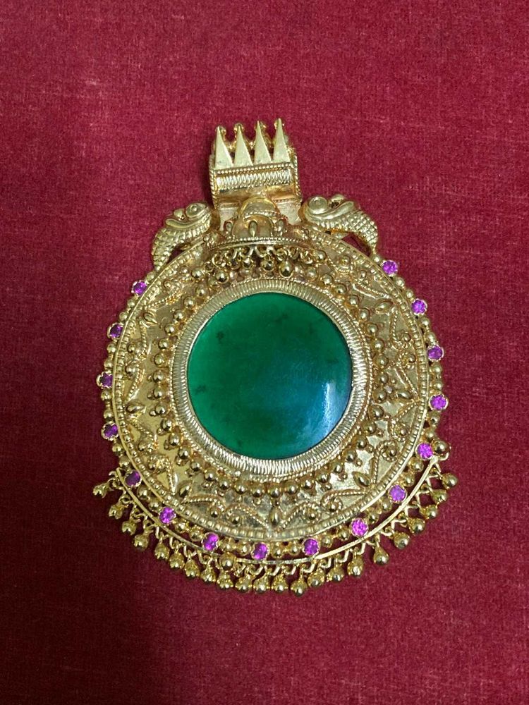 Green Stone Gold pendant
