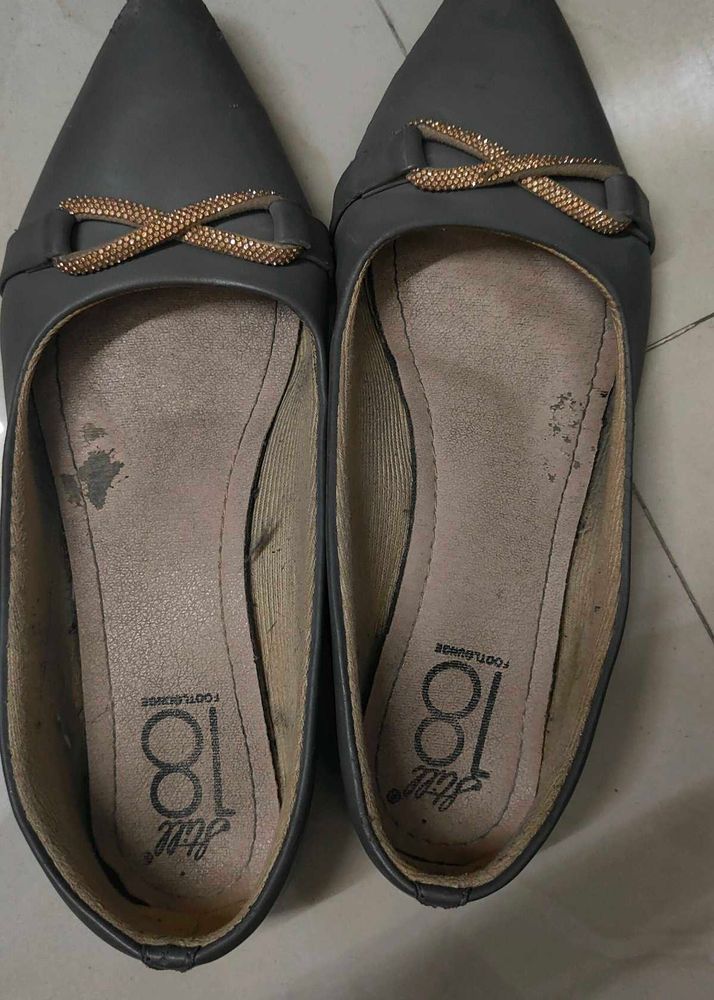 Stylish Grey Pointed Toe Flats