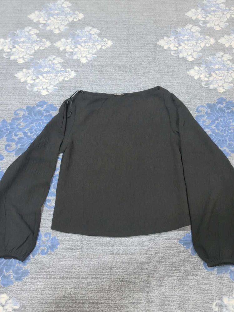 Chic Black Balloon Sleeve Top