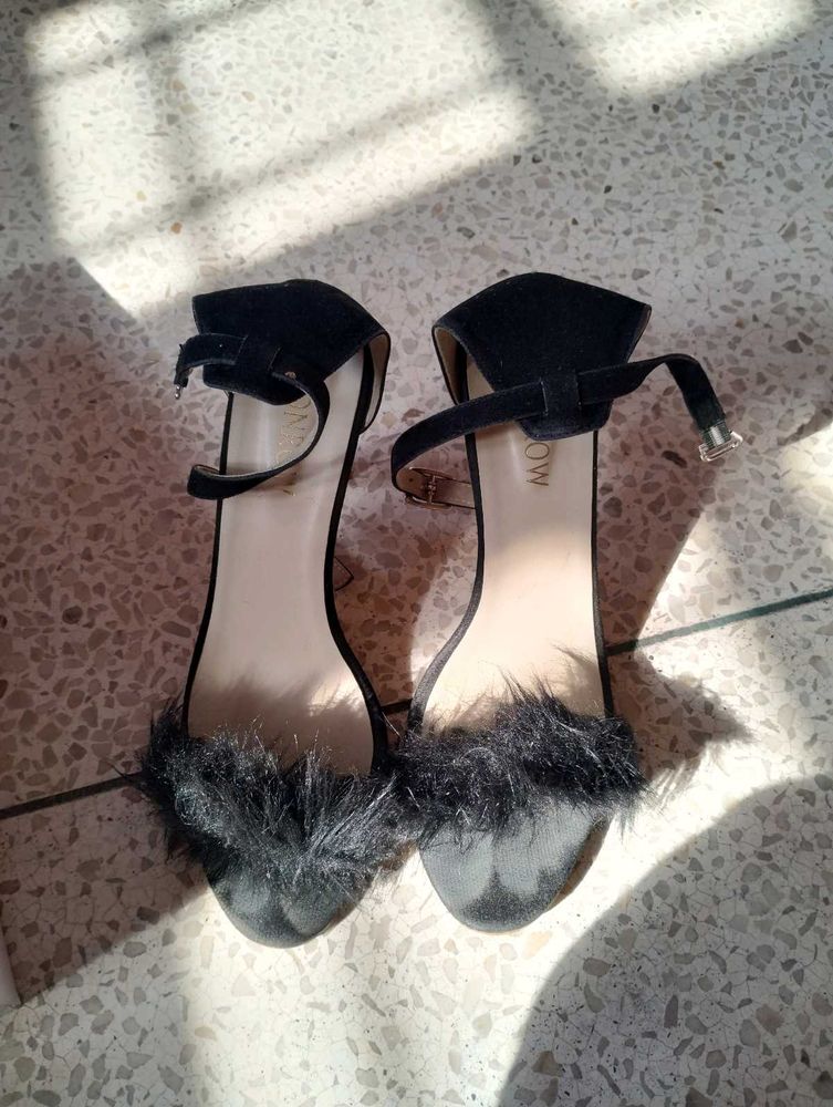 Chic Black Fuzzy Sandals