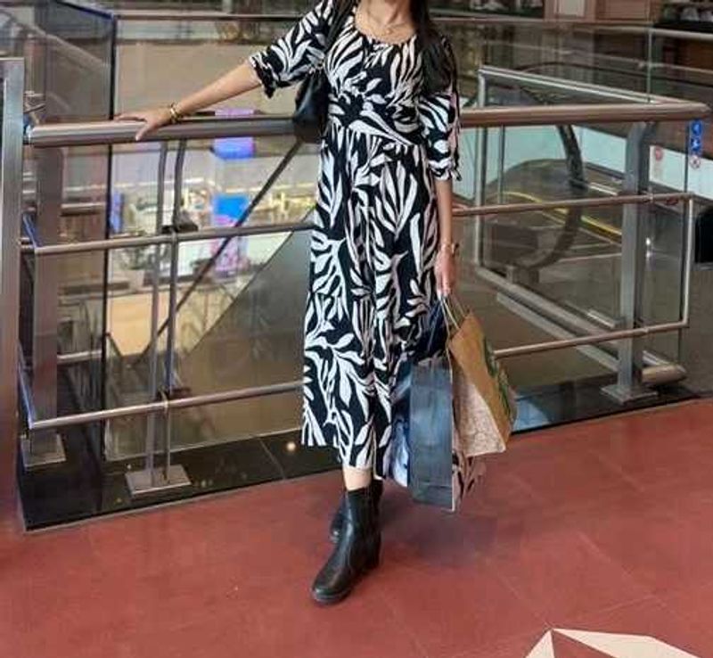 Chic Black &amp; White Leaf Print Maxi Dress