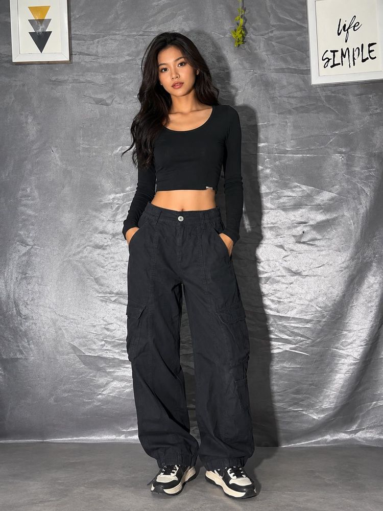 H&amp;M Stylish Black Cargo Pants