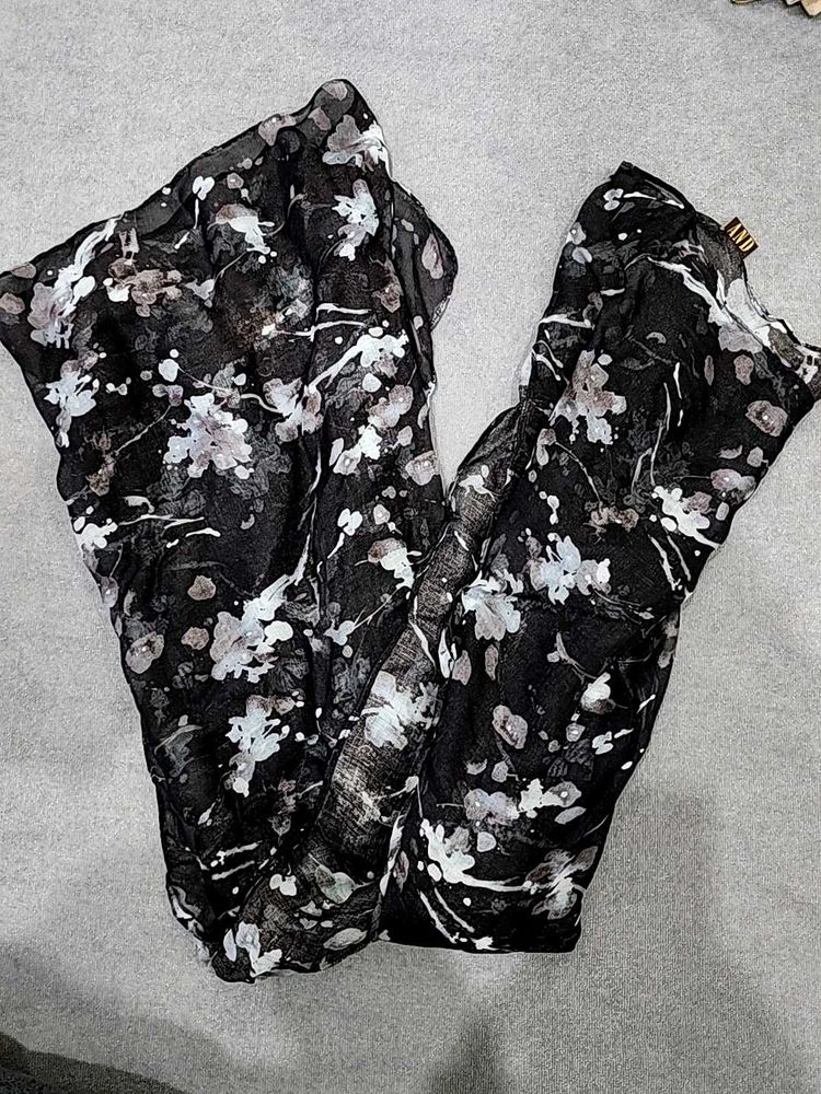 AND scarf/ Stoll