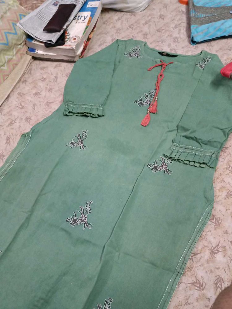 Green Embroidered Kurta