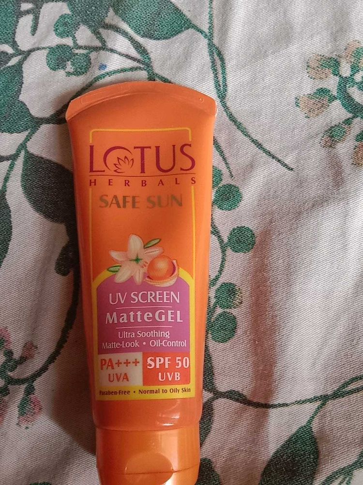 Lotus Herbals Safe Sun Matte Gel SPF 50