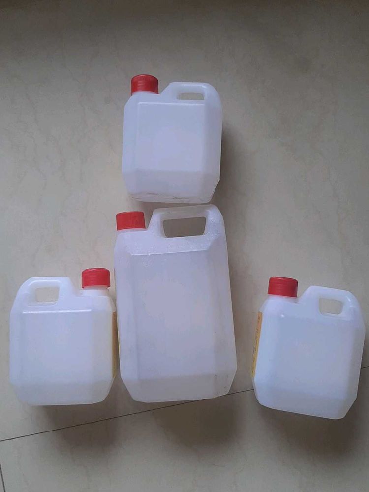 Set of 4 White Plastic Jerry Cans
