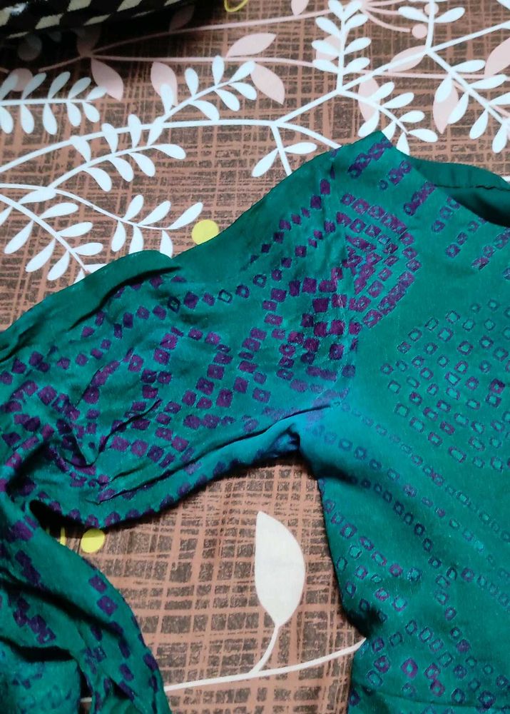 Green Ethnic Kurta with Purple Bandhani Print