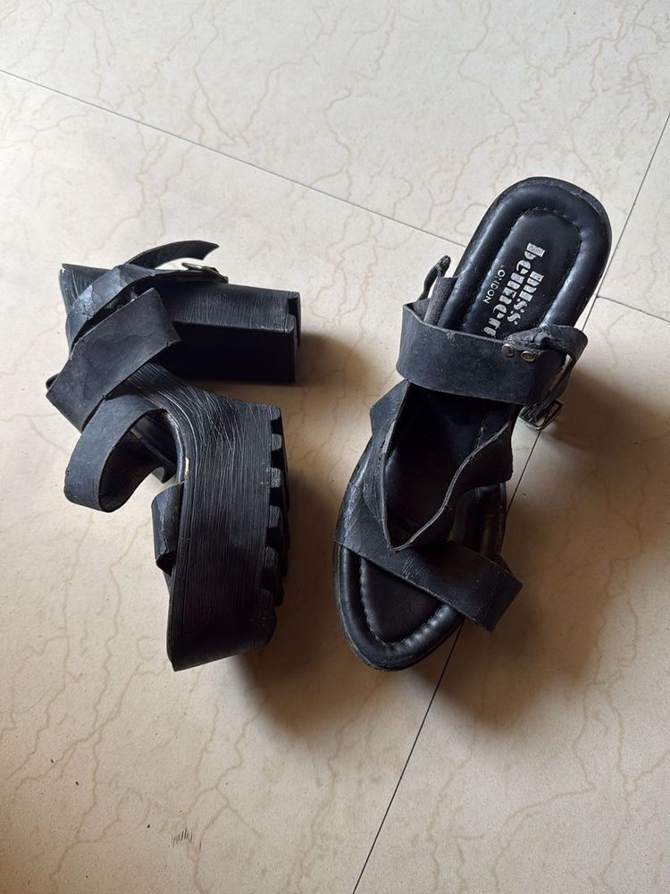 Miss Benett Platform Sandals