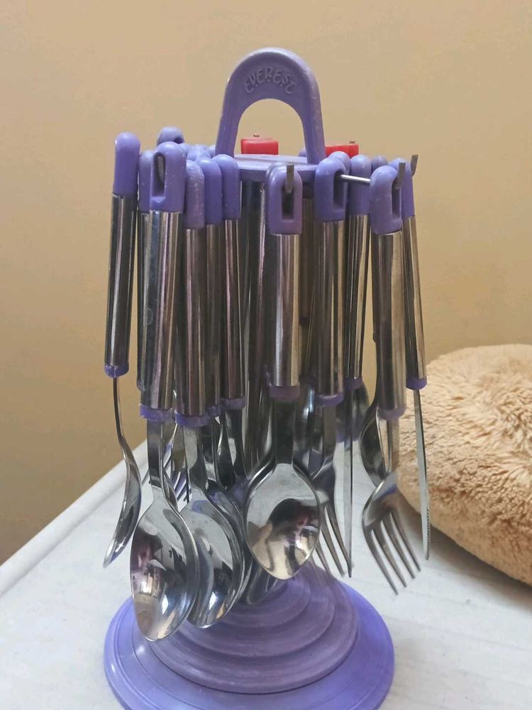 Everest Cutlery Set with Stand