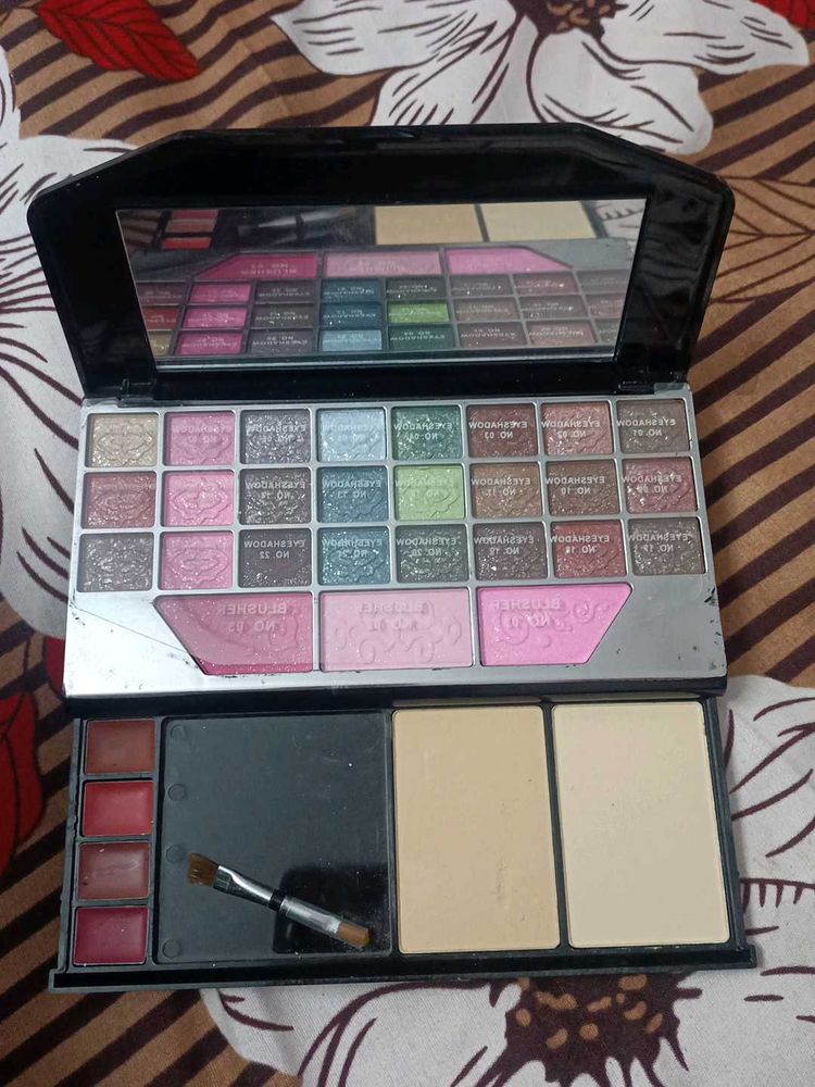 Multi-Color Eyeshadow Palette