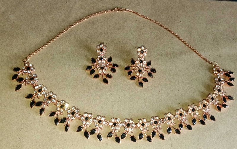 Elegant Black &amp; White Stone Necklace Set