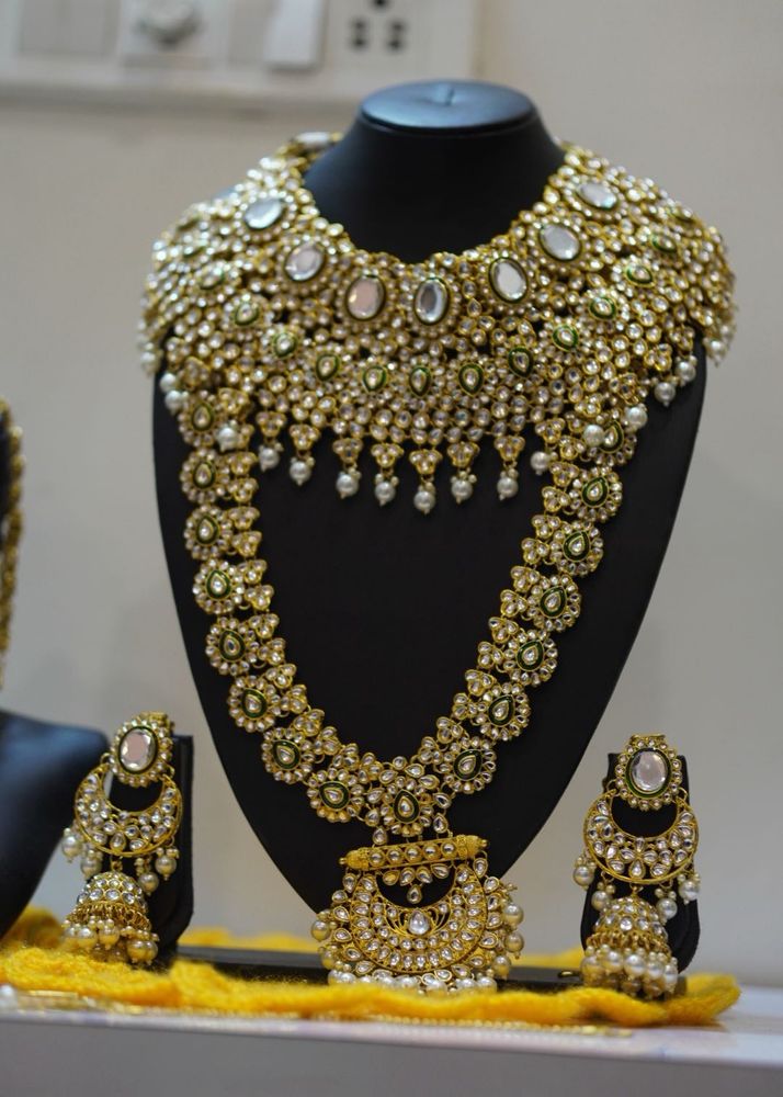 Stunning Kundan Necklace &amp; Earrings Set