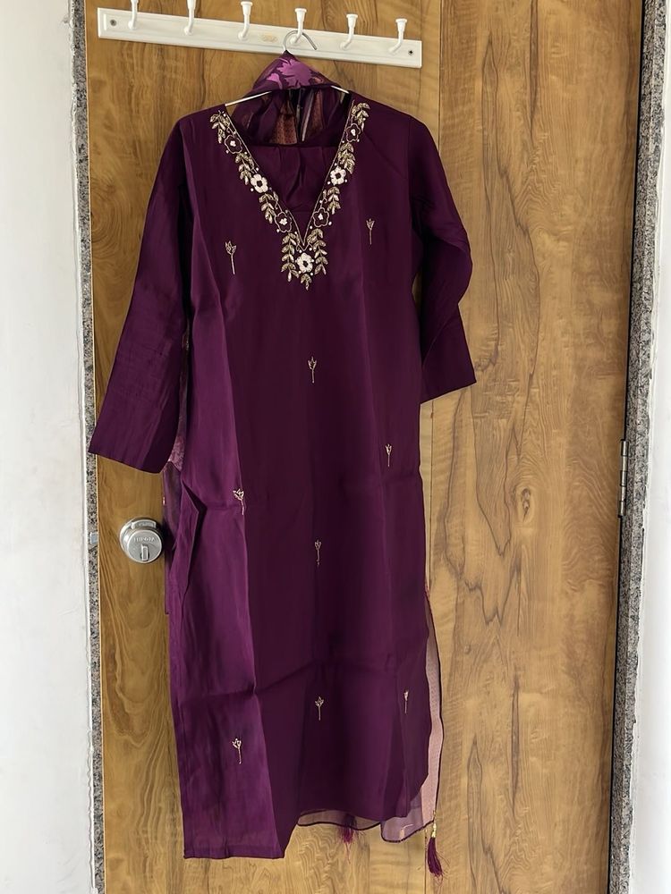 Elegant burgundy Embroidered Kurta Set