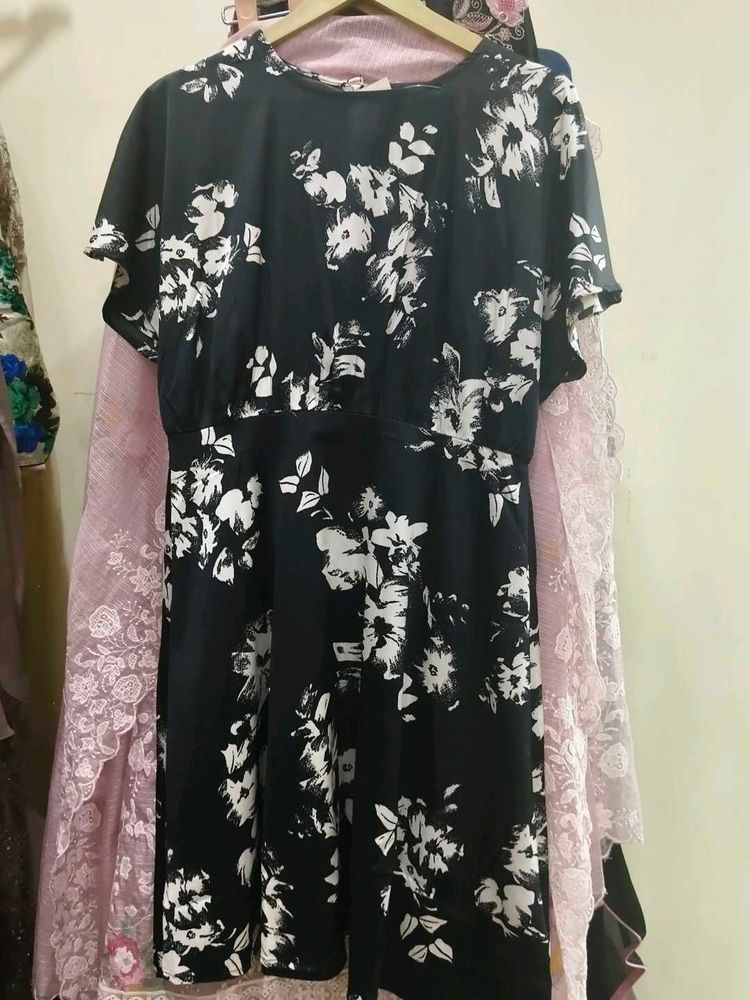 Black &amp; White Floral Print Midi Dress