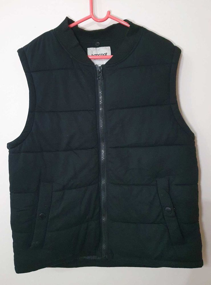 Men's Black Puffer Vest jacket, thick and good qua