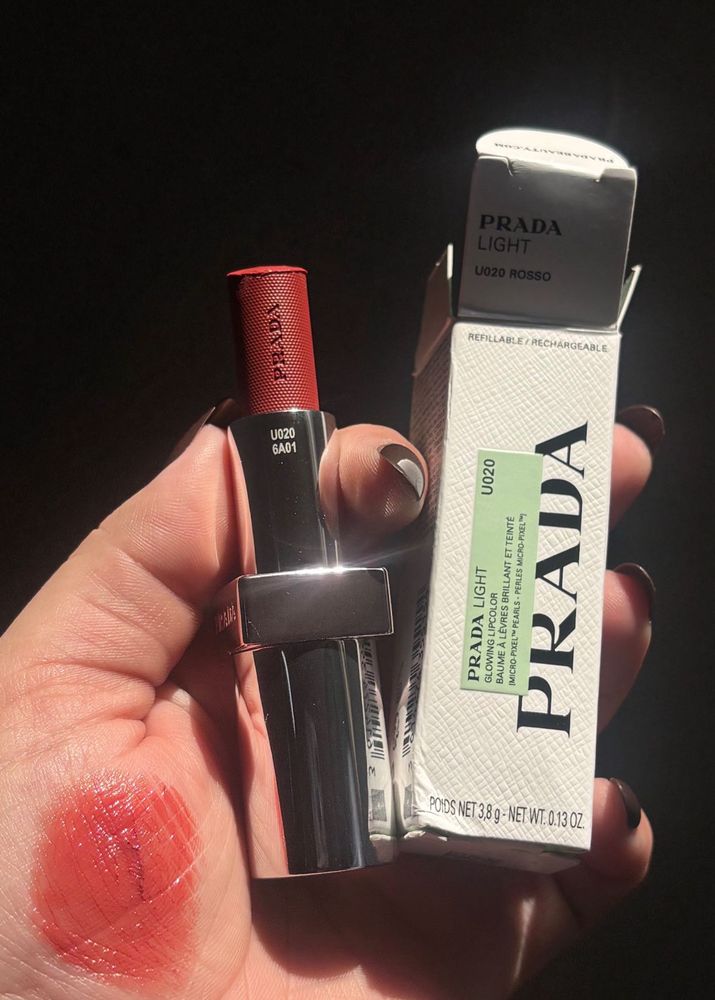 Prada light Glowing Lipcolor U020 Rosso