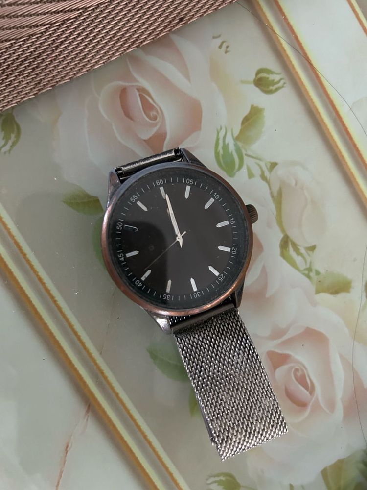 Stylish Men's/Women's Mesh Strap Watch
