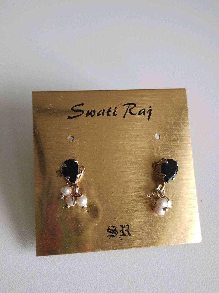 Elegant Black &amp; Pearl Dangle Earrings