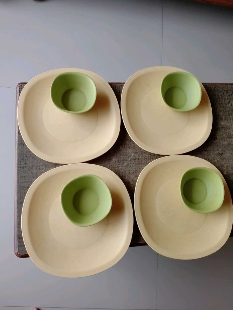 Tupperware Dinner Set