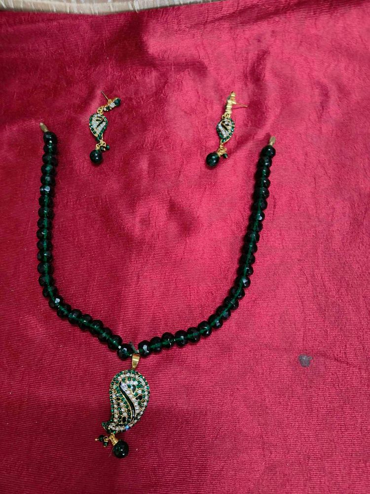 Stones Jewellery Set With Gold