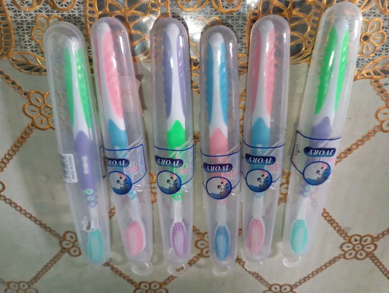 Set of 6 Toothbrushes with Cases