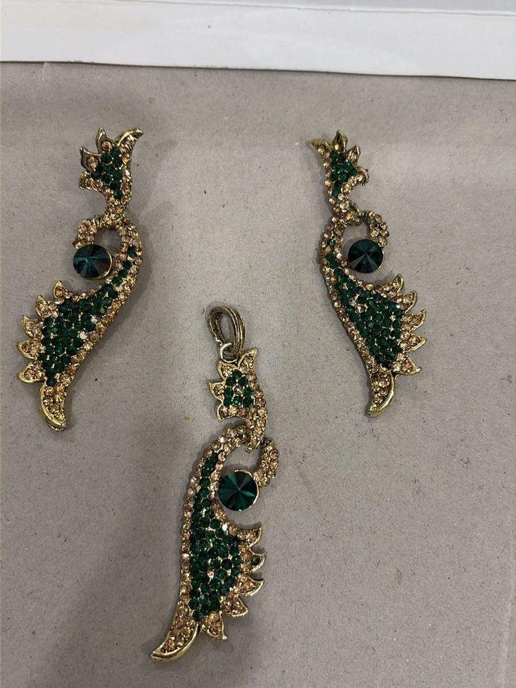 Elegant Green &amp; Gold Peacock Jewellery Set