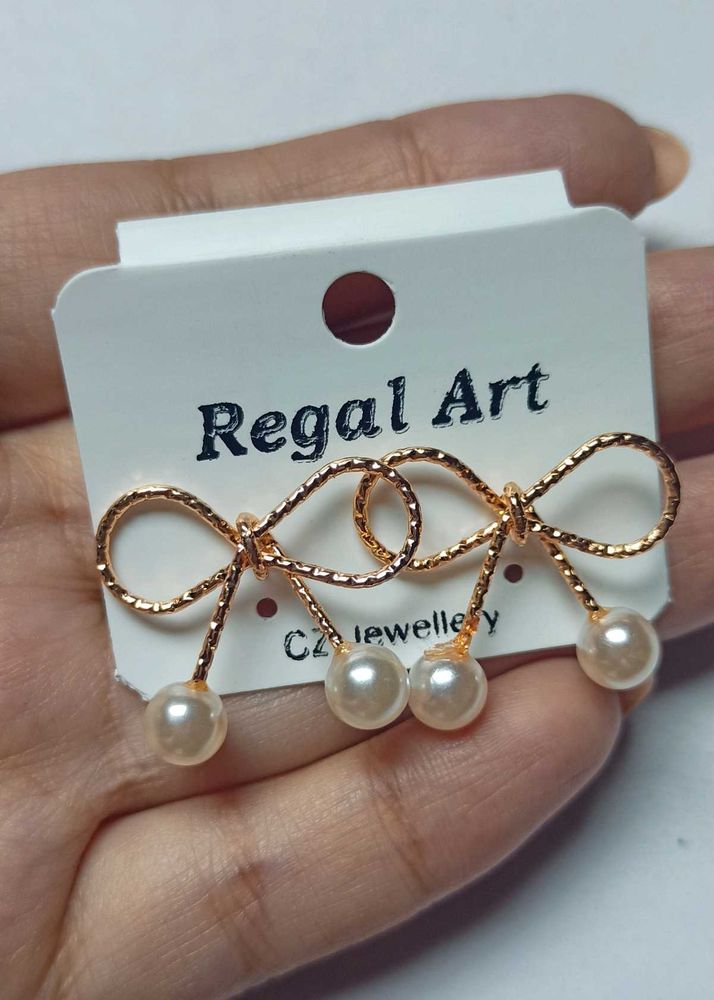 Bow Pearl golden stude Earrings