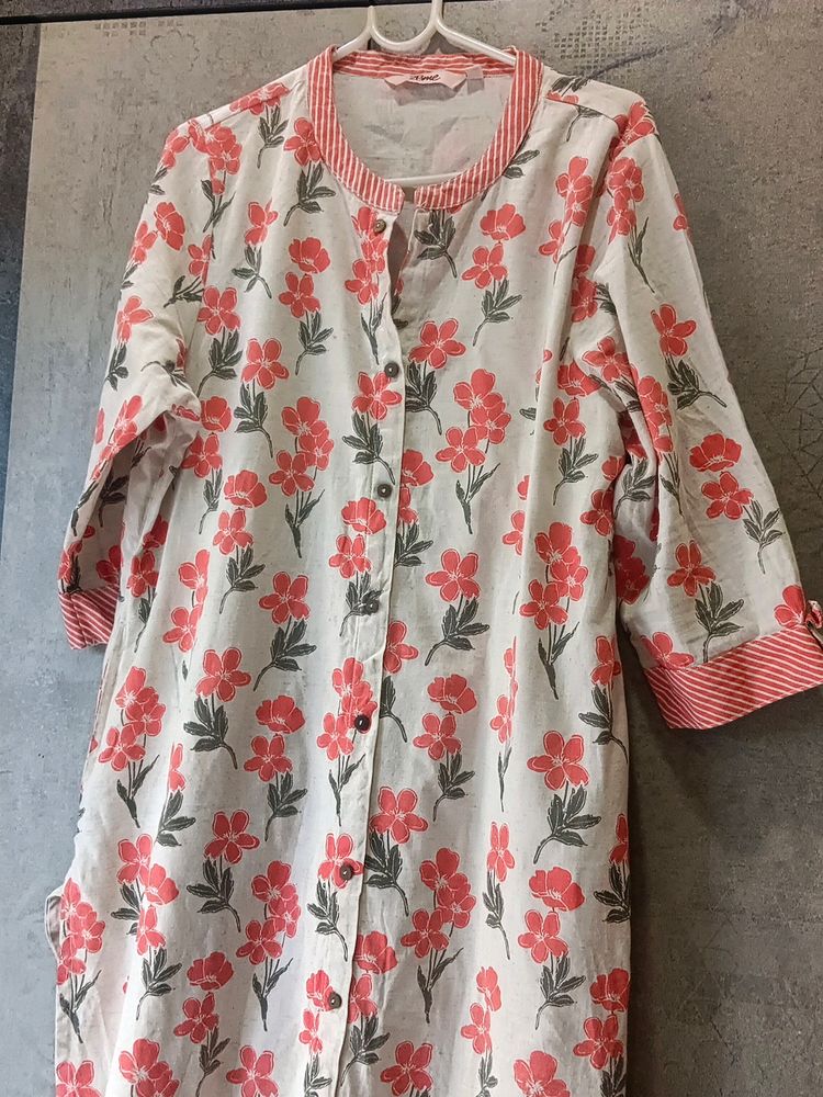 Nice Kurti With Floral Print All Over