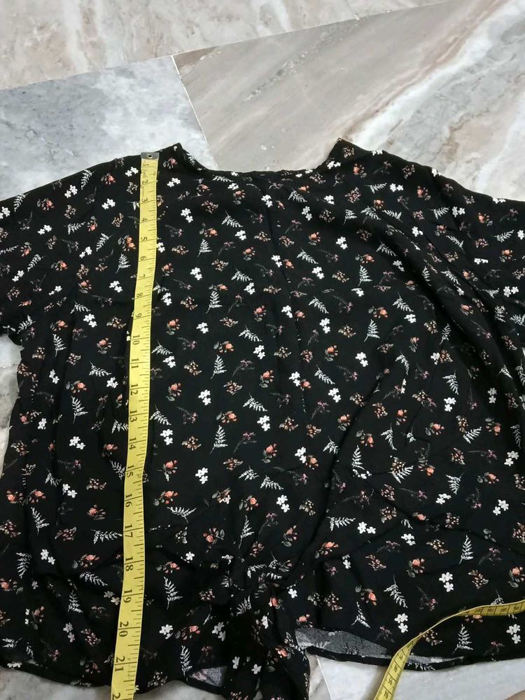 Chic Black Floral Print Top