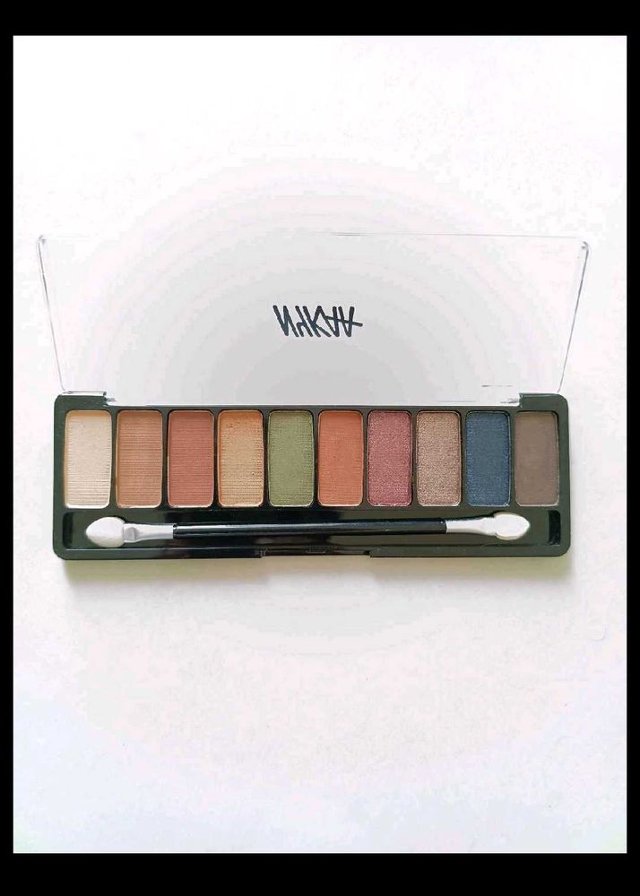 Nykaa 10 Color Eyeshadow Palette