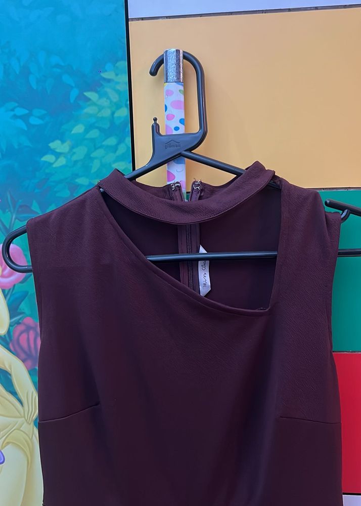 Elegant Maroon Cut-Out Neckline Dress
